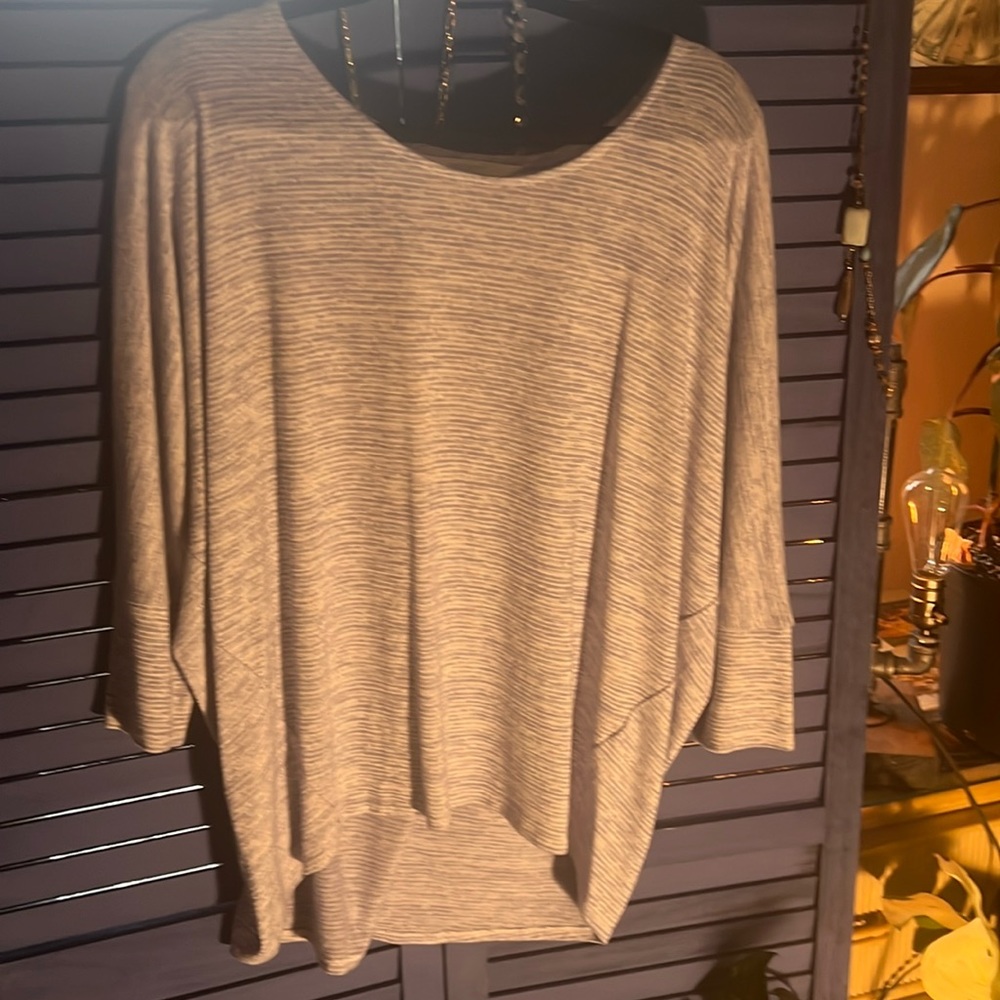 Grey/White XL Market and Spruce Dolman tunic.